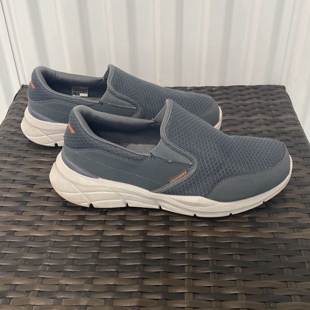 Sketchers sneakers men’s size 10